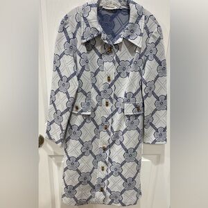Vintage women’s Floral Button Down long coat in Blue and White print